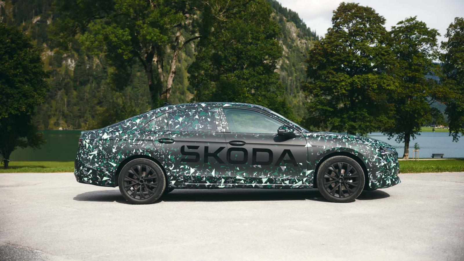 Η Skoda έδειξε το νέο Superb 